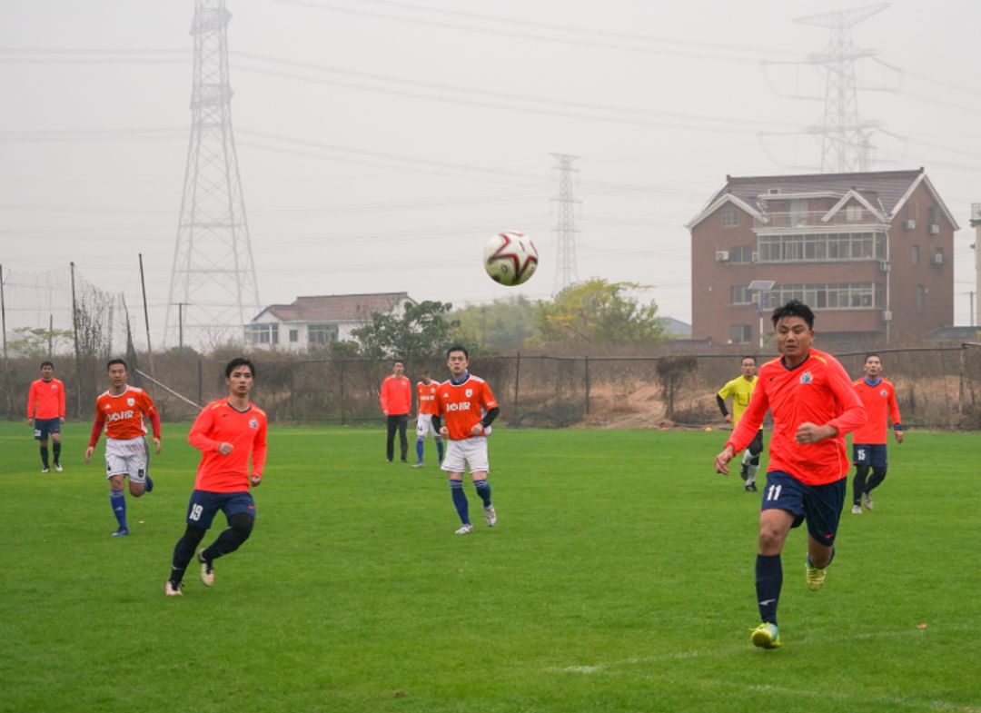 爱游戏体育官网-澳门竞技拼尽全力，赢得球迷热情拥抱