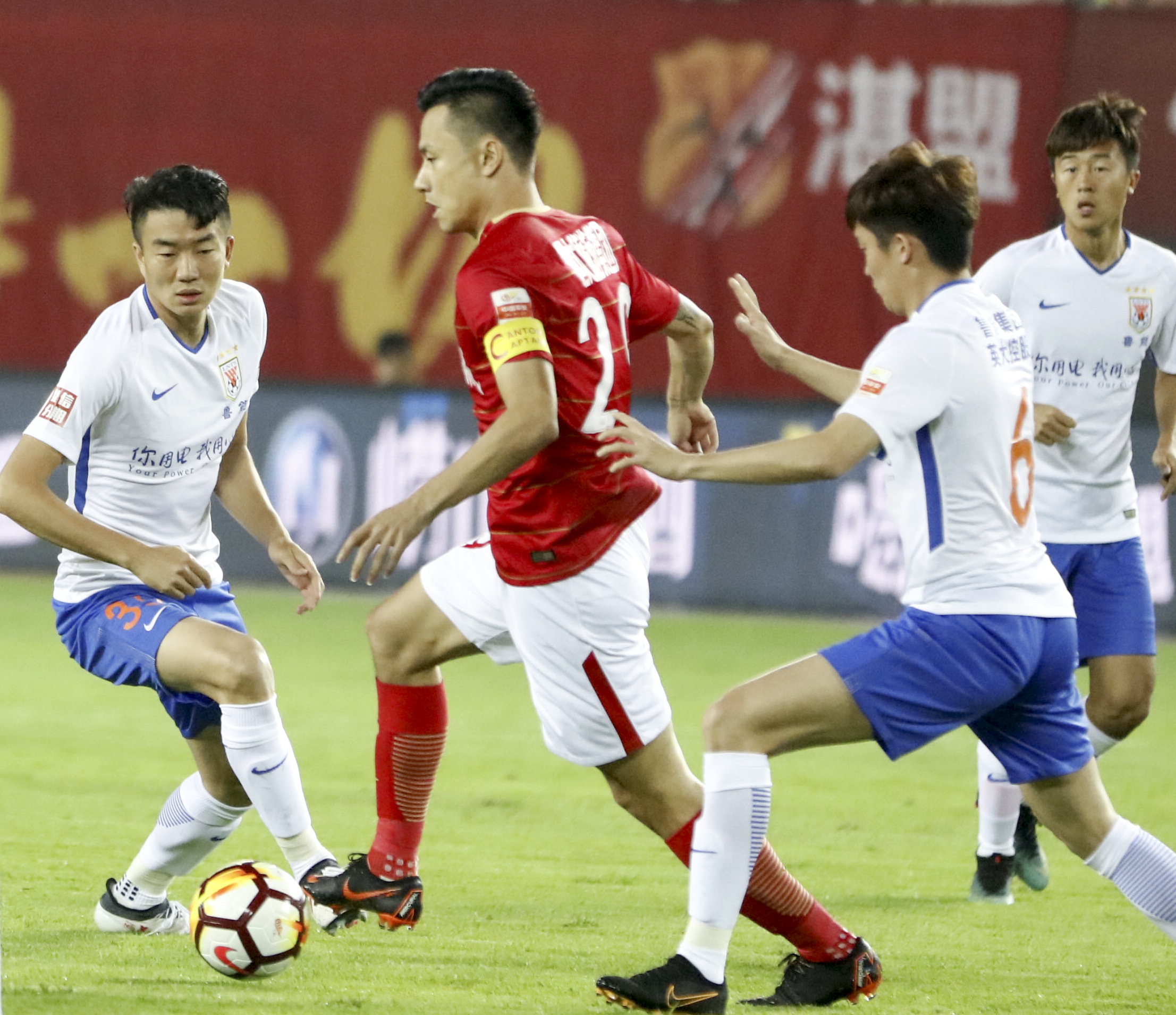 恒大客场胜鲁能,扩大领先优势 恒大客场胜鲁能,扩大领先优势