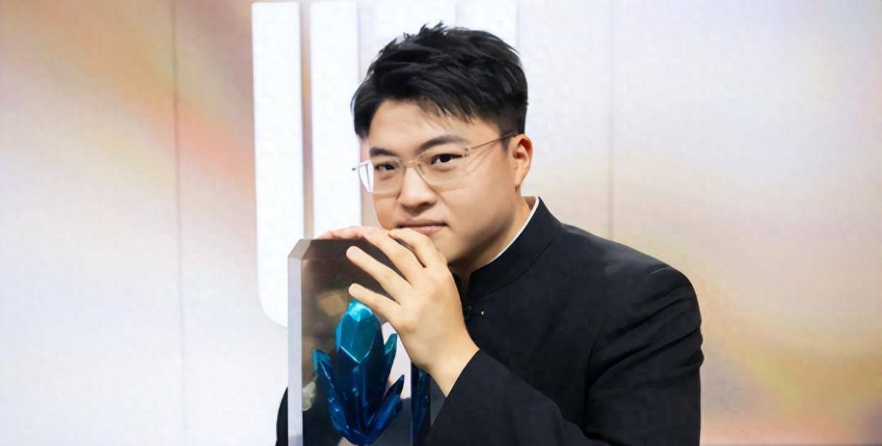 EDG翻盘IG，Uzi制霸全场