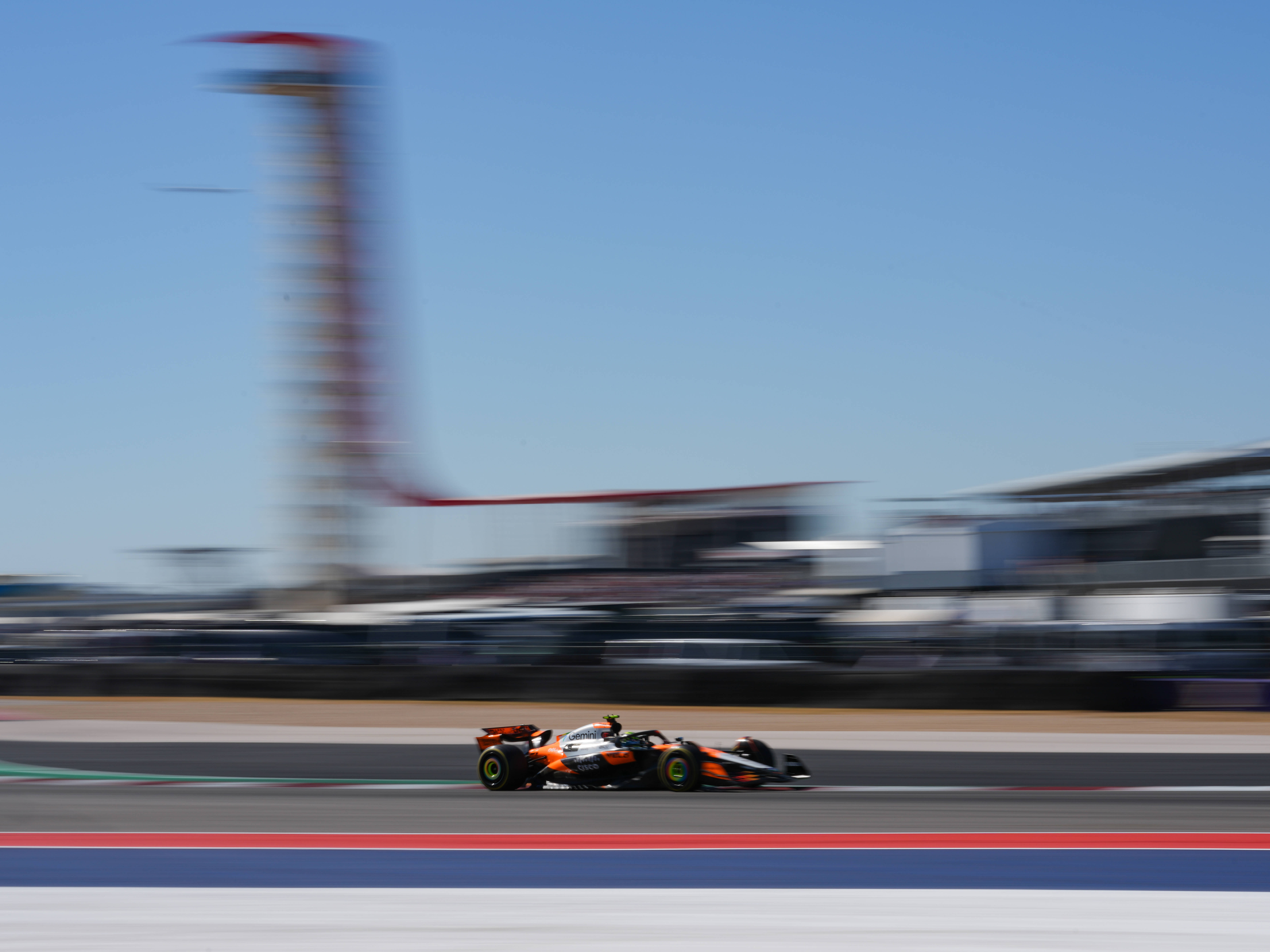 迈凯伦险胜红牛车队，维斯塔潘刷新纪录