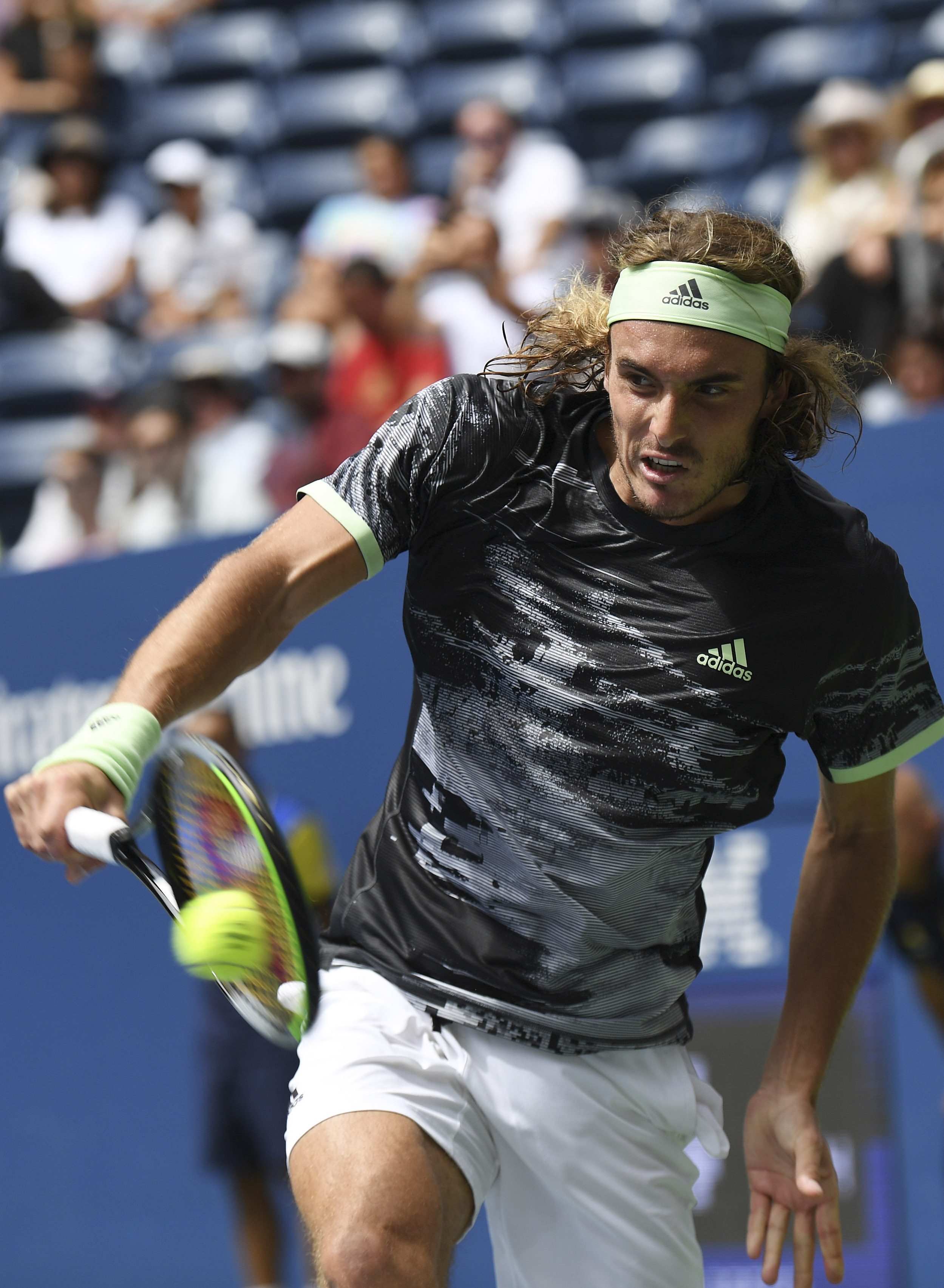 西班牙网球队强势德国网球队，西西帕斯统治全场