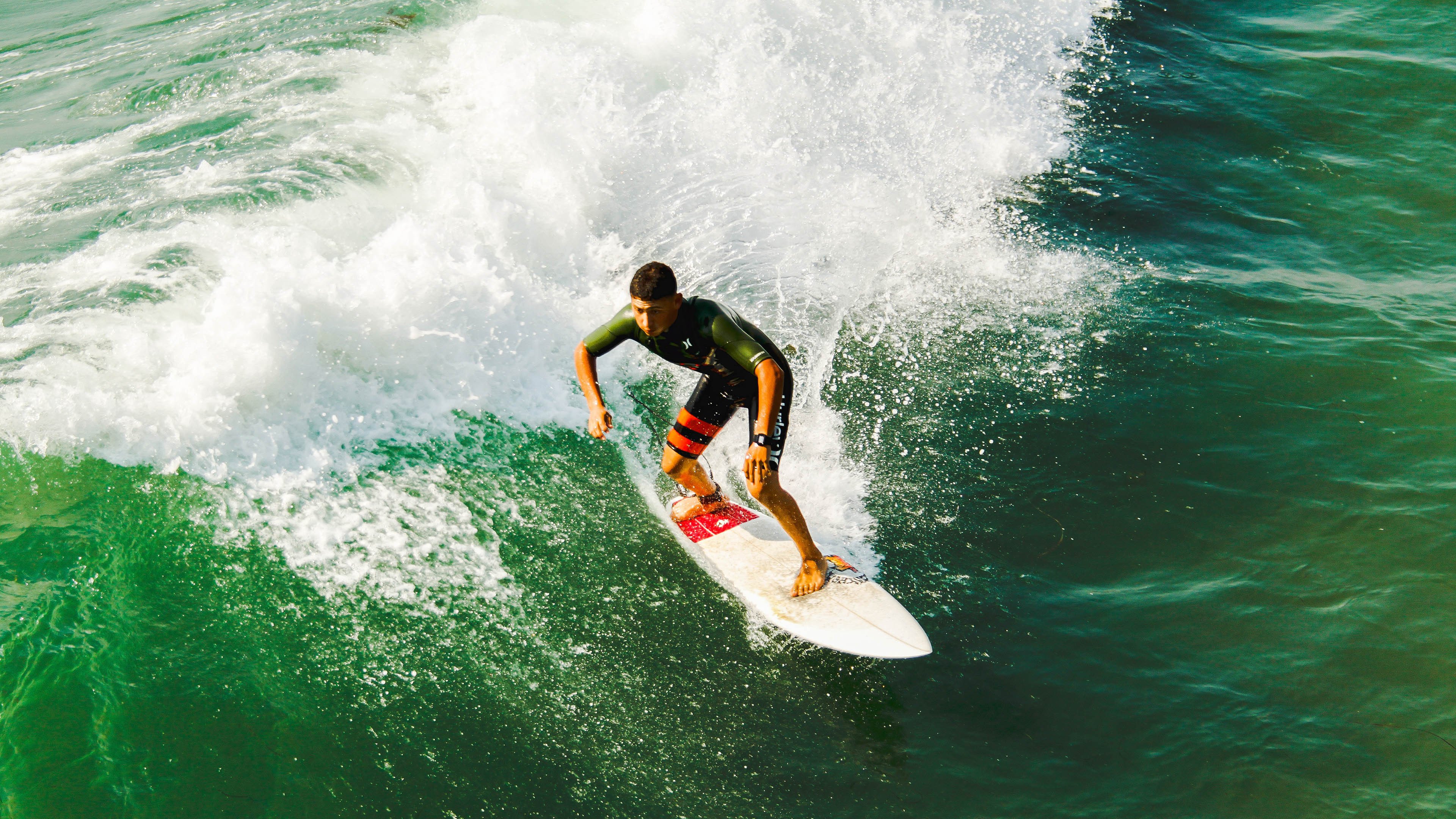 霍勒迪之夜，当沉默的舵手在NBA季后赛的惊涛中主宰命运