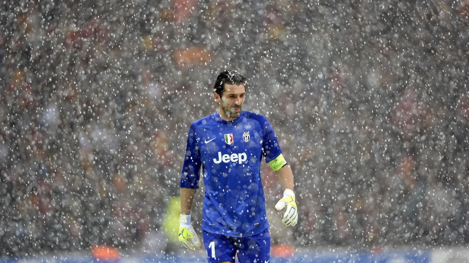 当厄瓜多尔冲垮美国防线,苏亚雷斯式的西决接管,一场跨越篮球与足球的统治隐喻