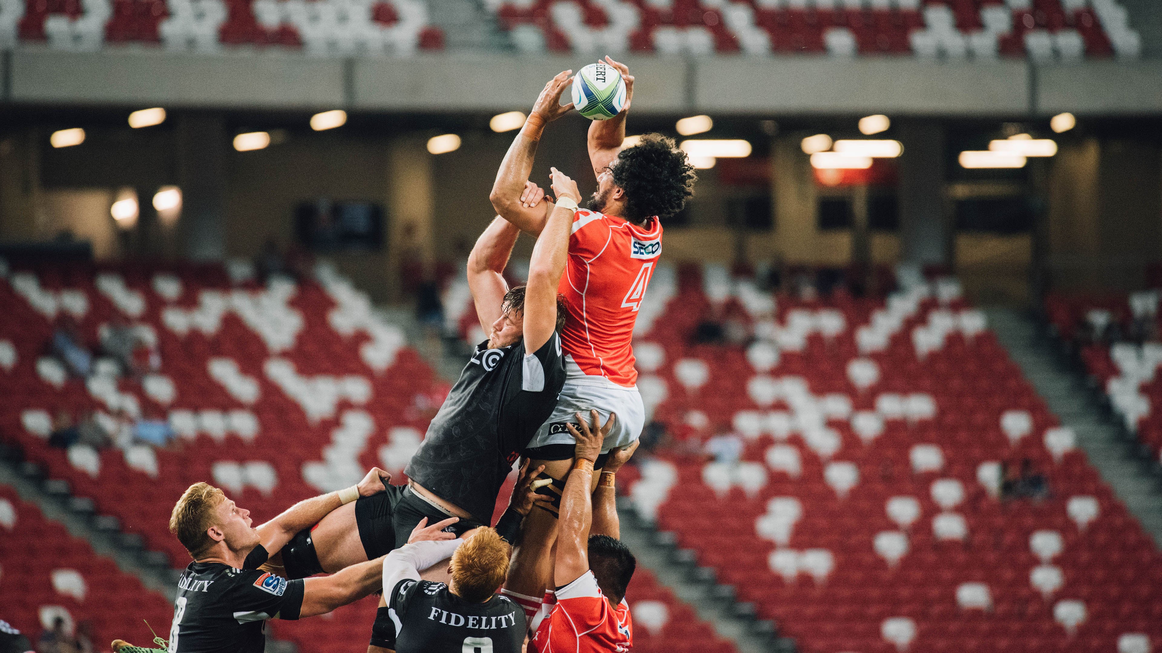 红牛二队横扫迈凯伦，维斯塔潘带队取胜，一场颠覆预期的胜利